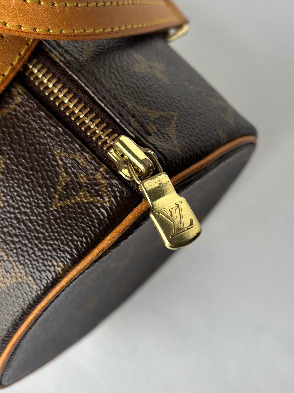 Louis Vuitton Papillon 26